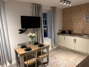 Modern 2 bedroom apartment - Neath Town centre